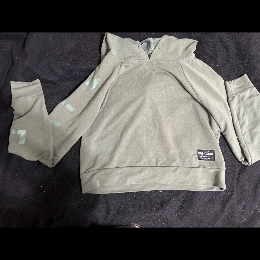 Cropped hoodies